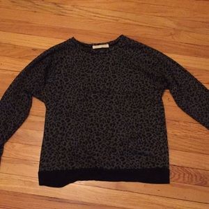 A fine line size l sweater, leopard print